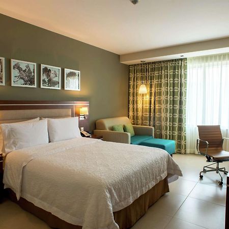 Hampton Inn By Hilton Merida Exterior photo