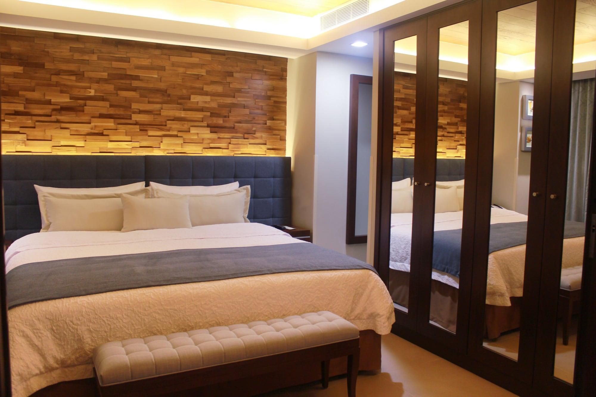 Hampton Inn By Hilton Merida Exterior photo