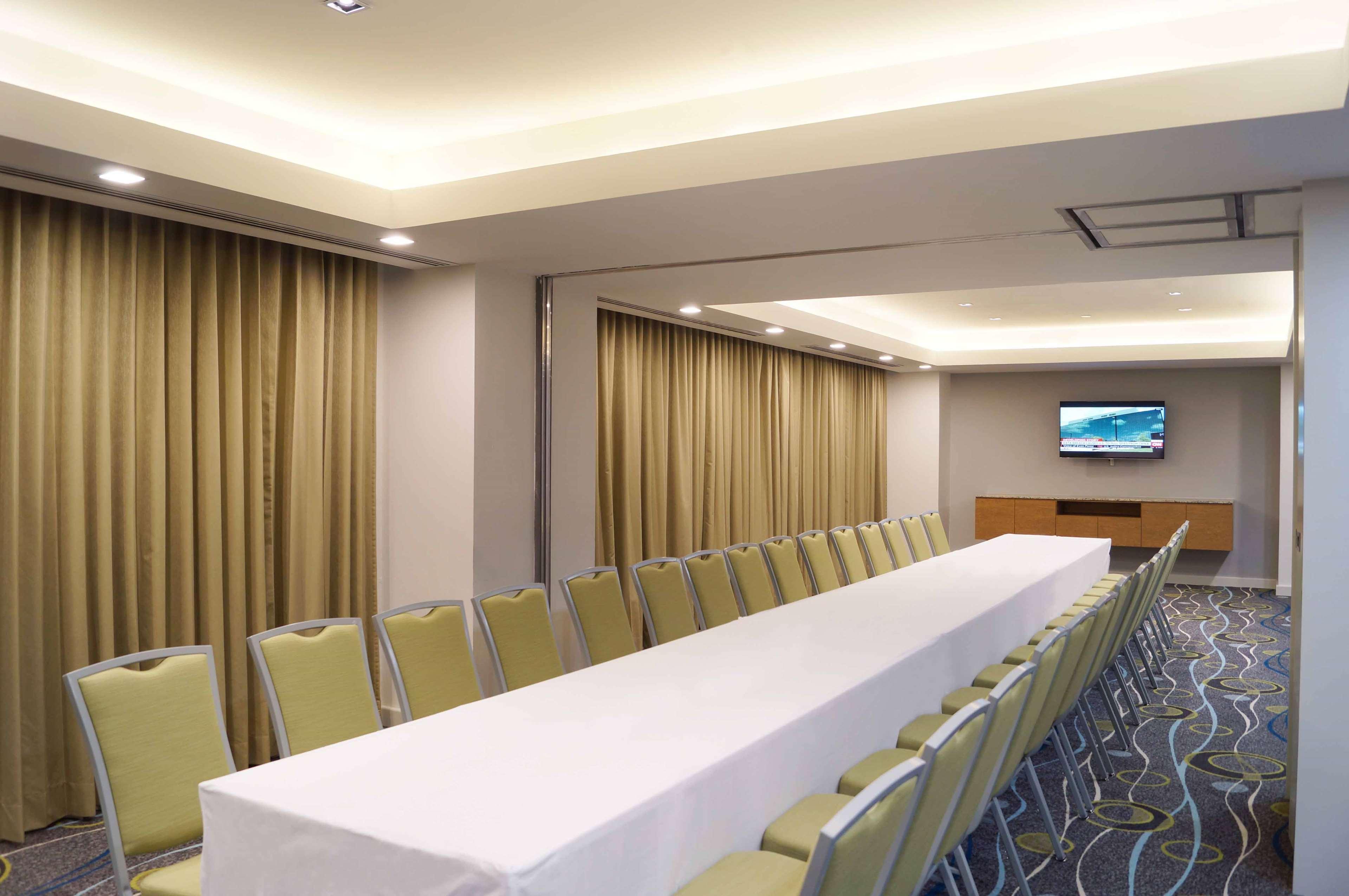 Hampton Inn By Hilton Merida Exterior photo