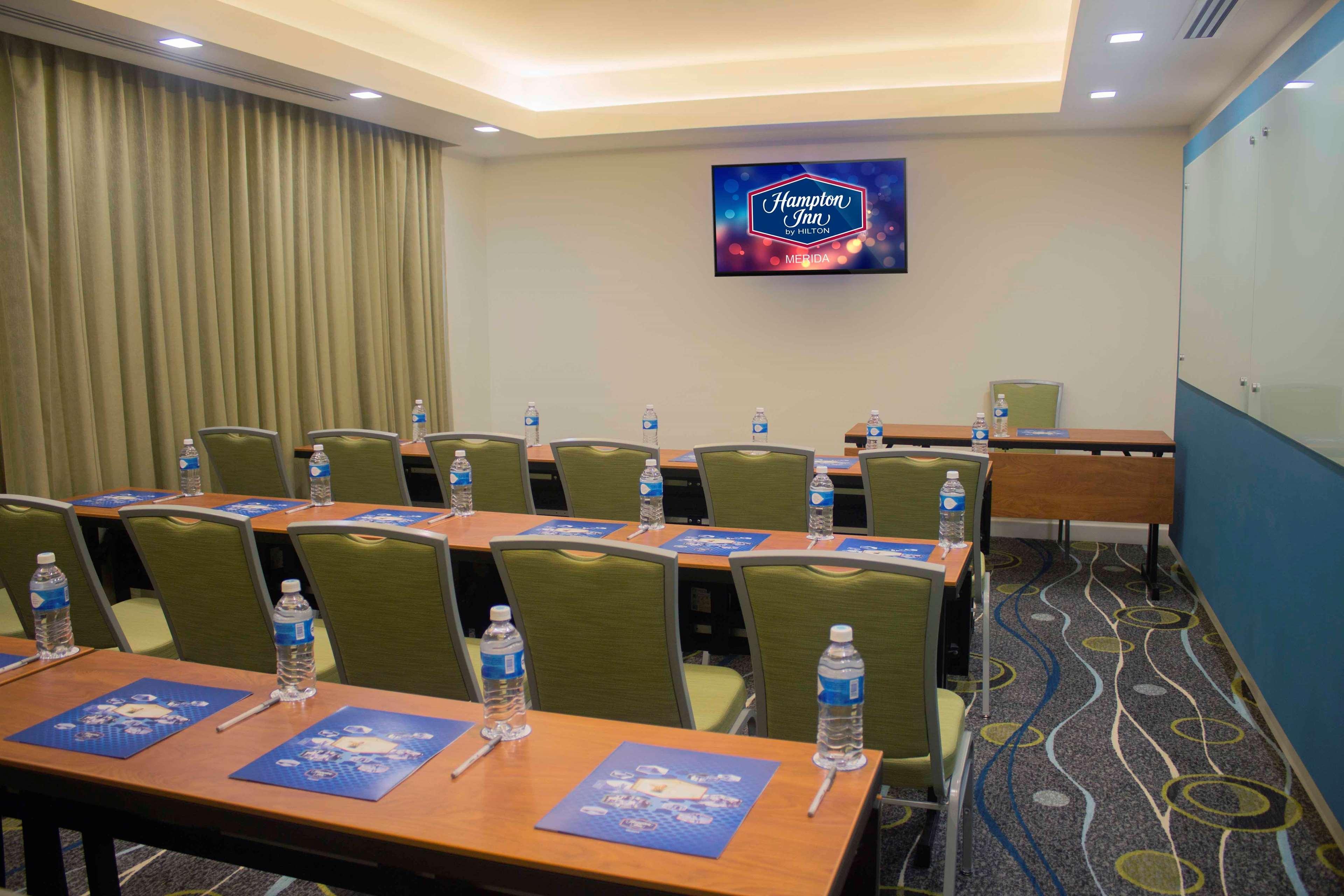 Hampton Inn By Hilton Merida Exterior photo