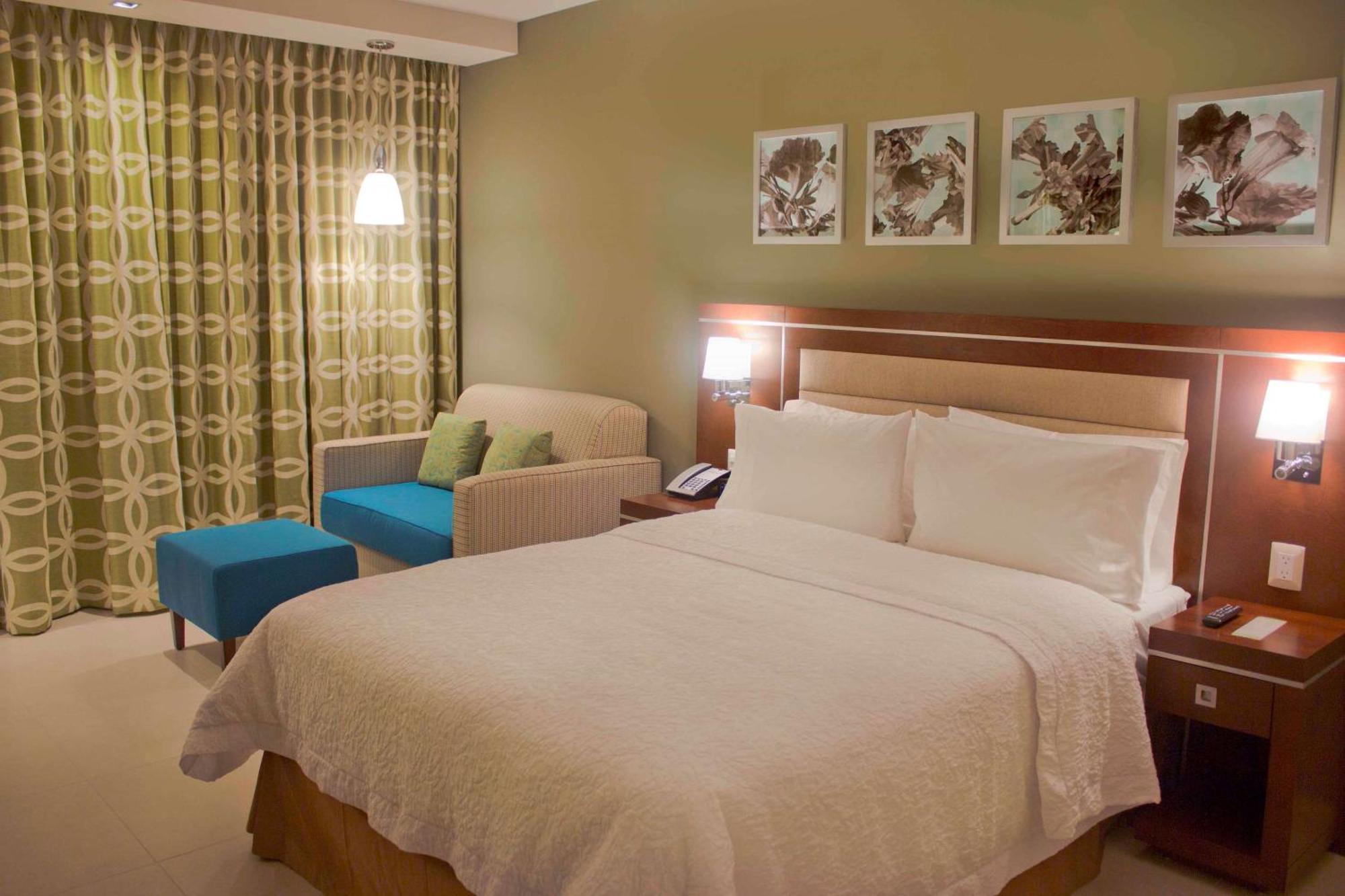 Hampton Inn By Hilton Merida Exterior photo