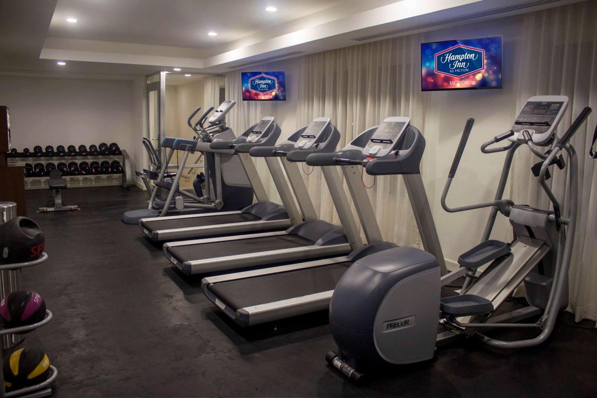 Hampton Inn By Hilton Merida Exterior photo