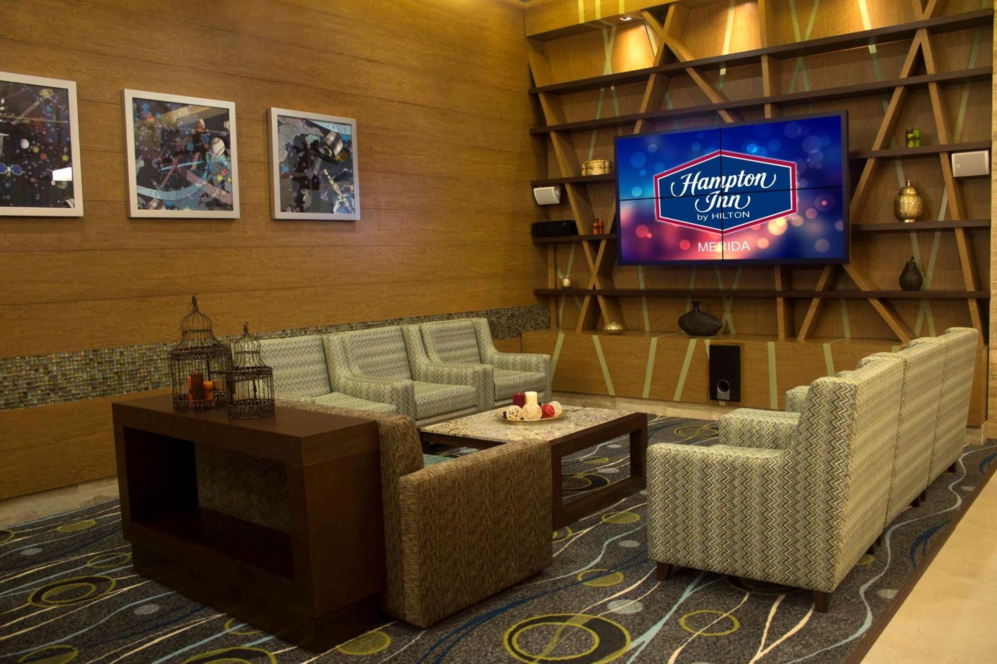 Hampton Inn By Hilton Merida Exterior photo