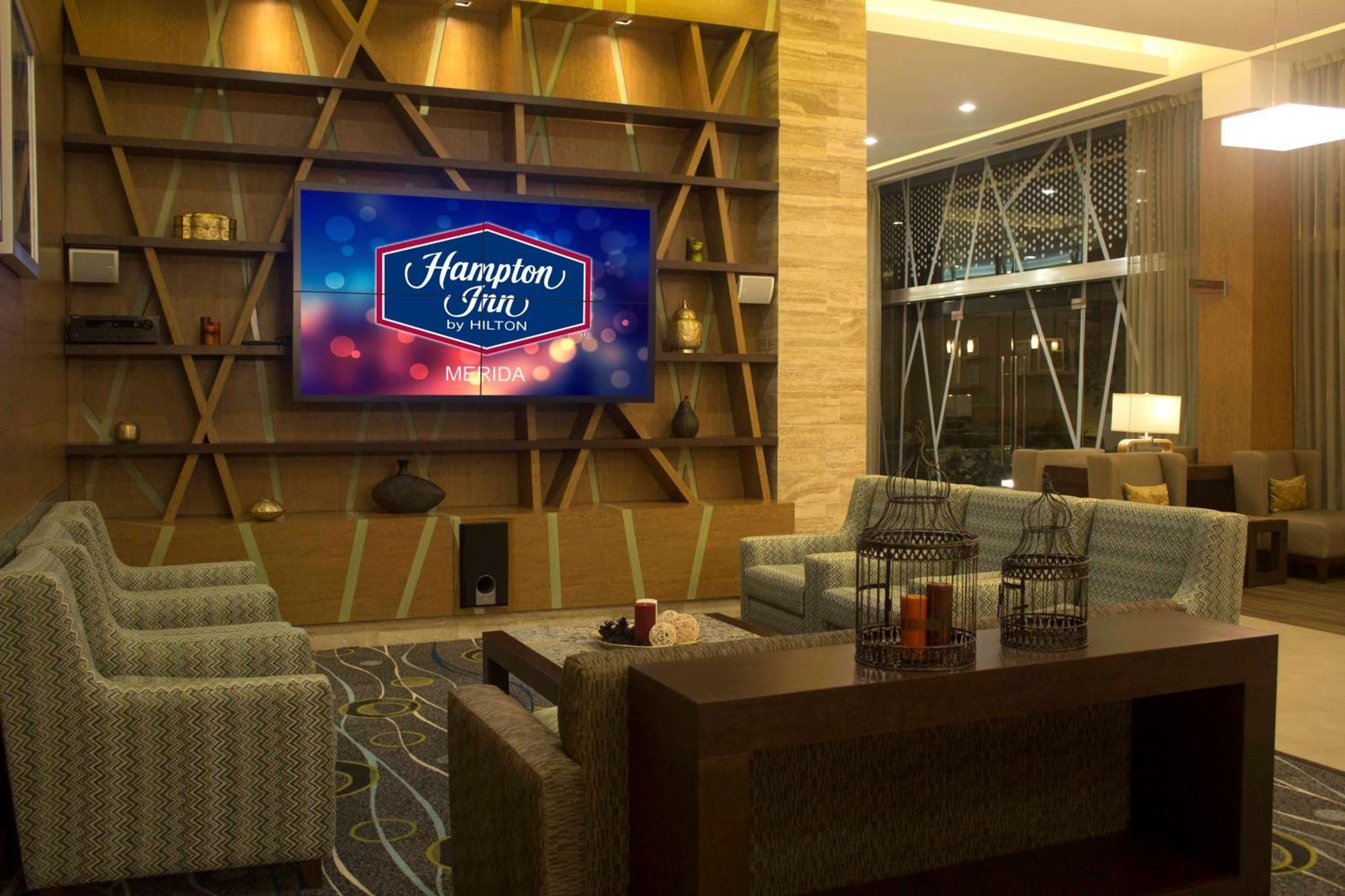 Hampton Inn By Hilton Merida Exterior photo